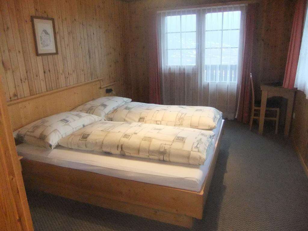 Hotel Weisshorn Goms Quarto foto